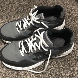 Men’s sketchers in new like condition
